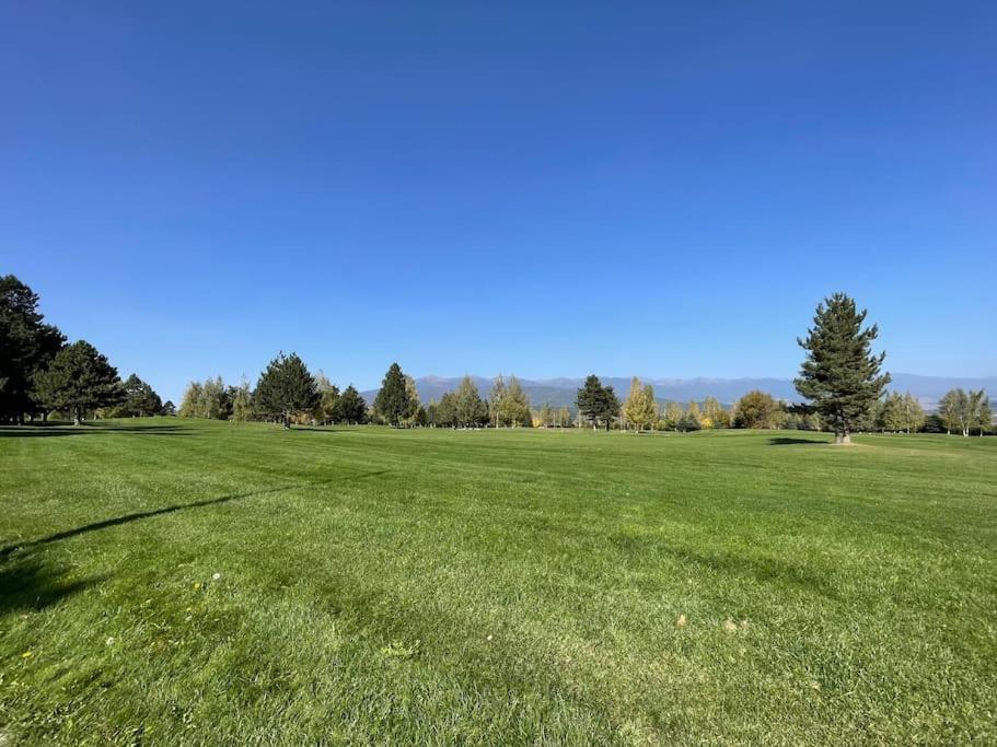 Апартаменты Pirin Golf Mountain View Retreat Разлог Экстерьер фото