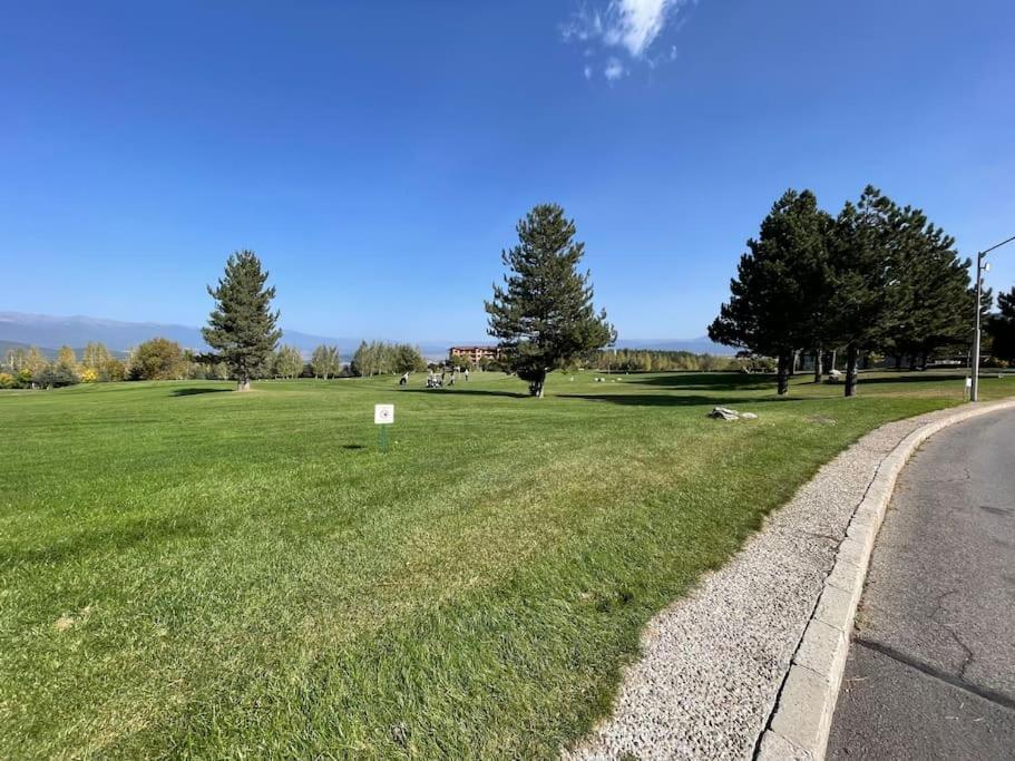 Апартаменты Pirin Golf Mountain View Retreat Разлог Экстерьер фото