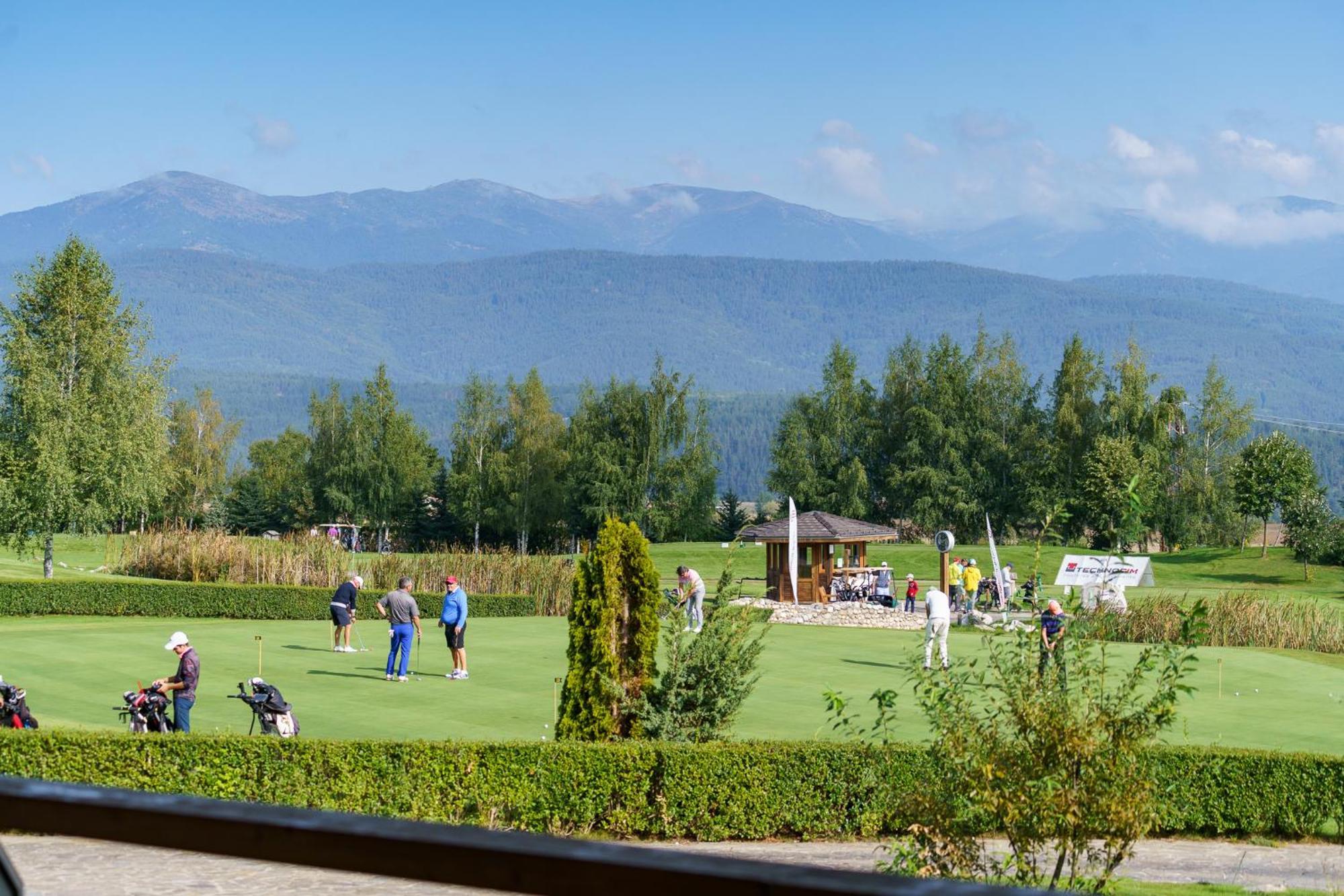 Апартаменты Pirin Golf Mountain View Retreat Разлог Экстерьер фото