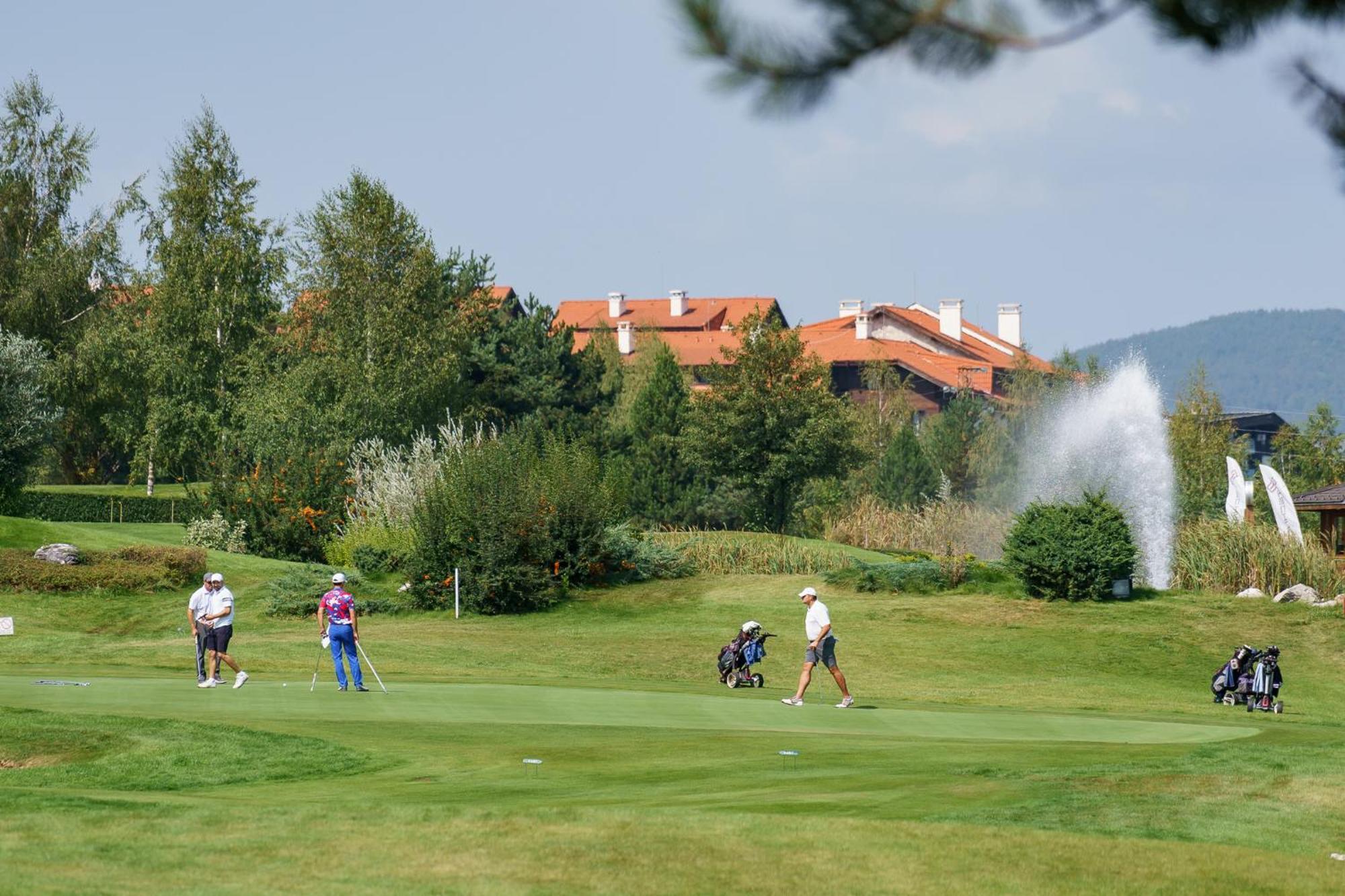 Апартаменты Pirin Golf Mountain View Retreat Разлог Экстерьер фото